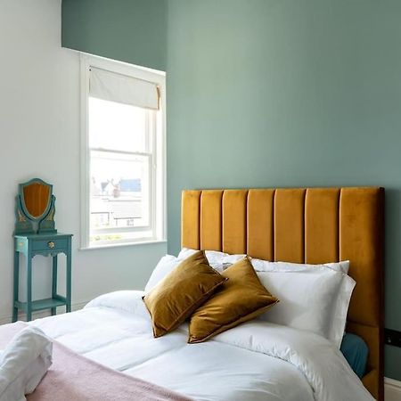 Stylish Beachfront Apartment, Sweeping Ocean Views And Luxury Touches Херн Бей Екстериор снимка