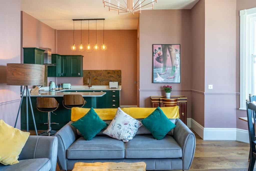 Stylish Beachfront Apartment, Sweeping Ocean Views And Luxury Touches Херн Бей Екстериор снимка
