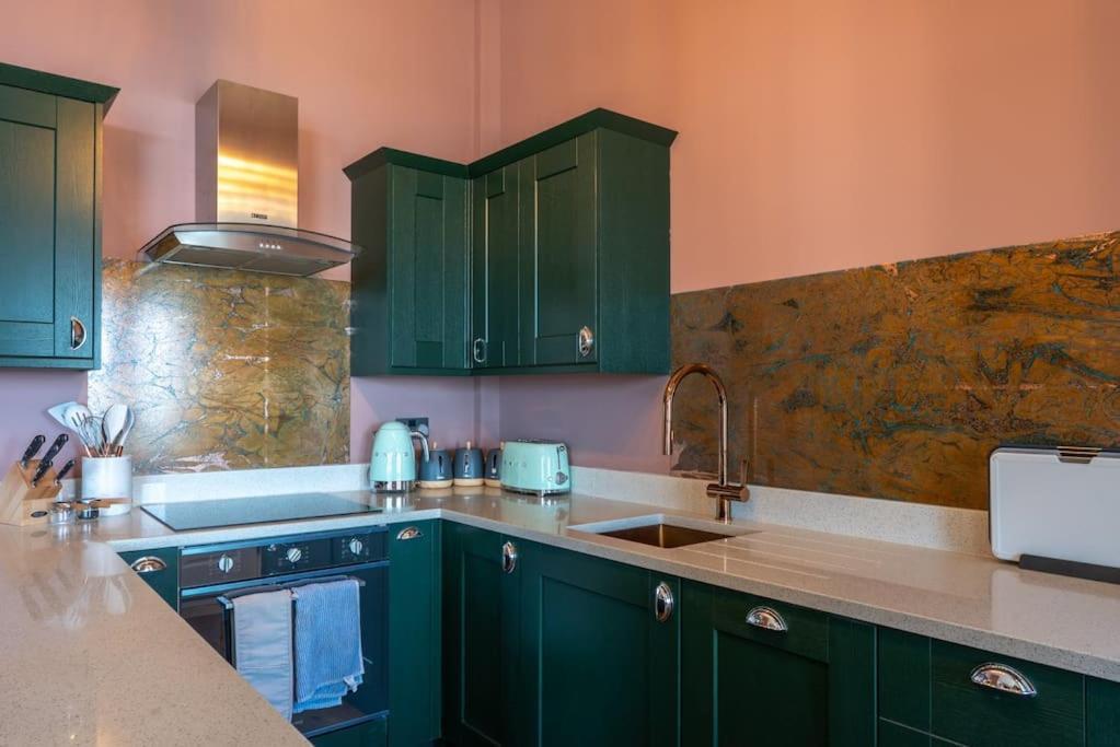 Stylish Beachfront Apartment, Sweeping Ocean Views And Luxury Touches Херн Бей Екстериор снимка