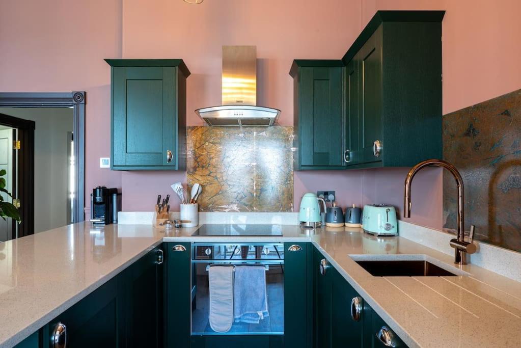 Stylish Beachfront Apartment, Sweeping Ocean Views And Luxury Touches Херн Бей Екстериор снимка