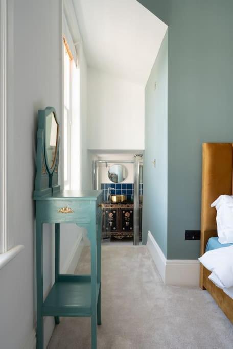 Stylish Beachfront Apartment, Sweeping Ocean Views And Luxury Touches Херн Бей Екстериор снимка